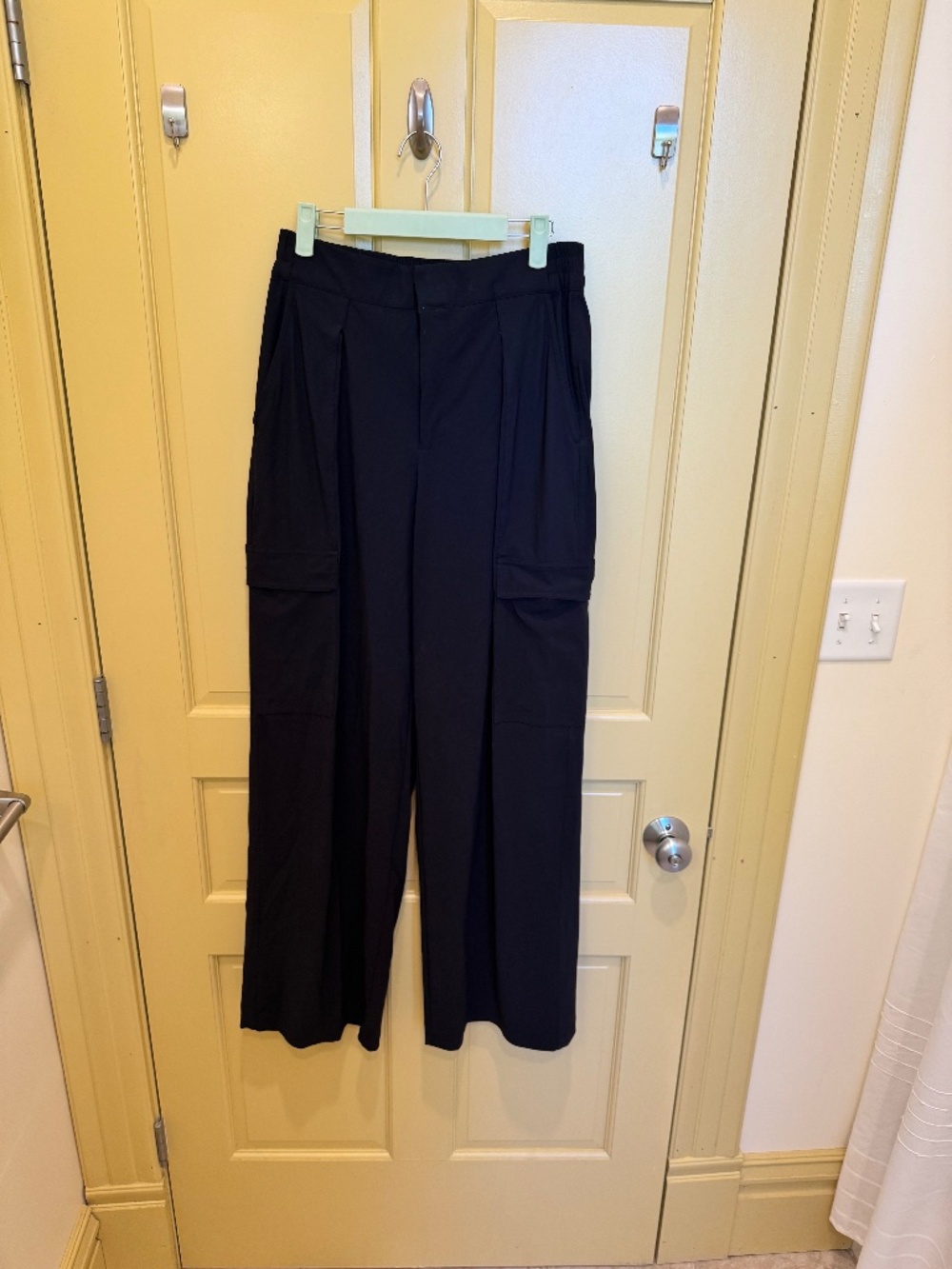 Athleta Wide Leg Cargo Trouser Pants Black- Size 8 Tall